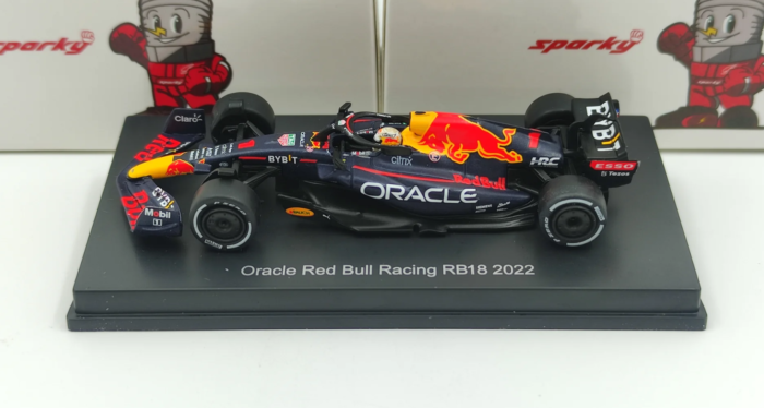 SPARK-MODEL RED BULL F1 RB18 TEAM ORACLE RED BULL RACING N 1 SEASON WORLD CHAMPION 2022 MAX VERSTAPPEN 1/64 - Image 2