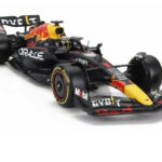 BURAGO RED BULL F1 RB18 TEAM ORACLE RED BULL RACING N 1 WORLD CHAMPION SEASON 2022 MAX VERSTAPPEN - WITH PILOT AND SHOWCASE