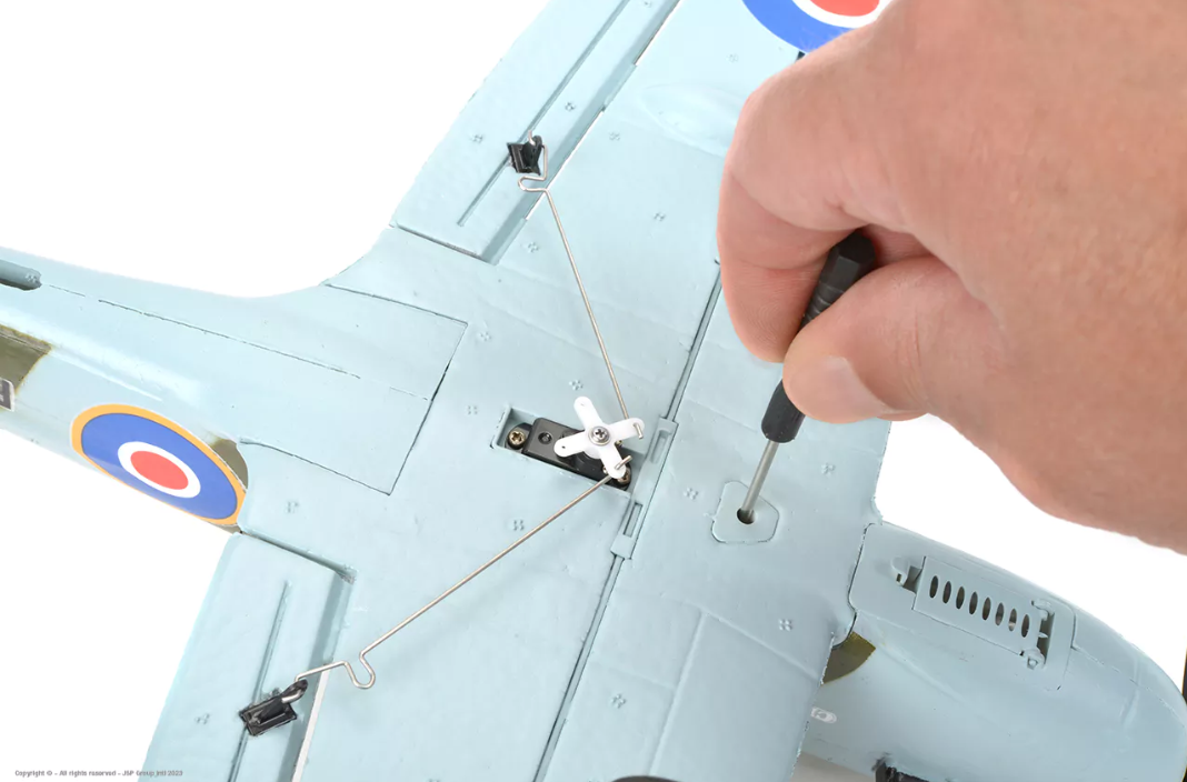 EZ-Wings Mini Spitfire MK II RTF 450mm - 1+1 Li-Po Battery - USB Charger - Image 9