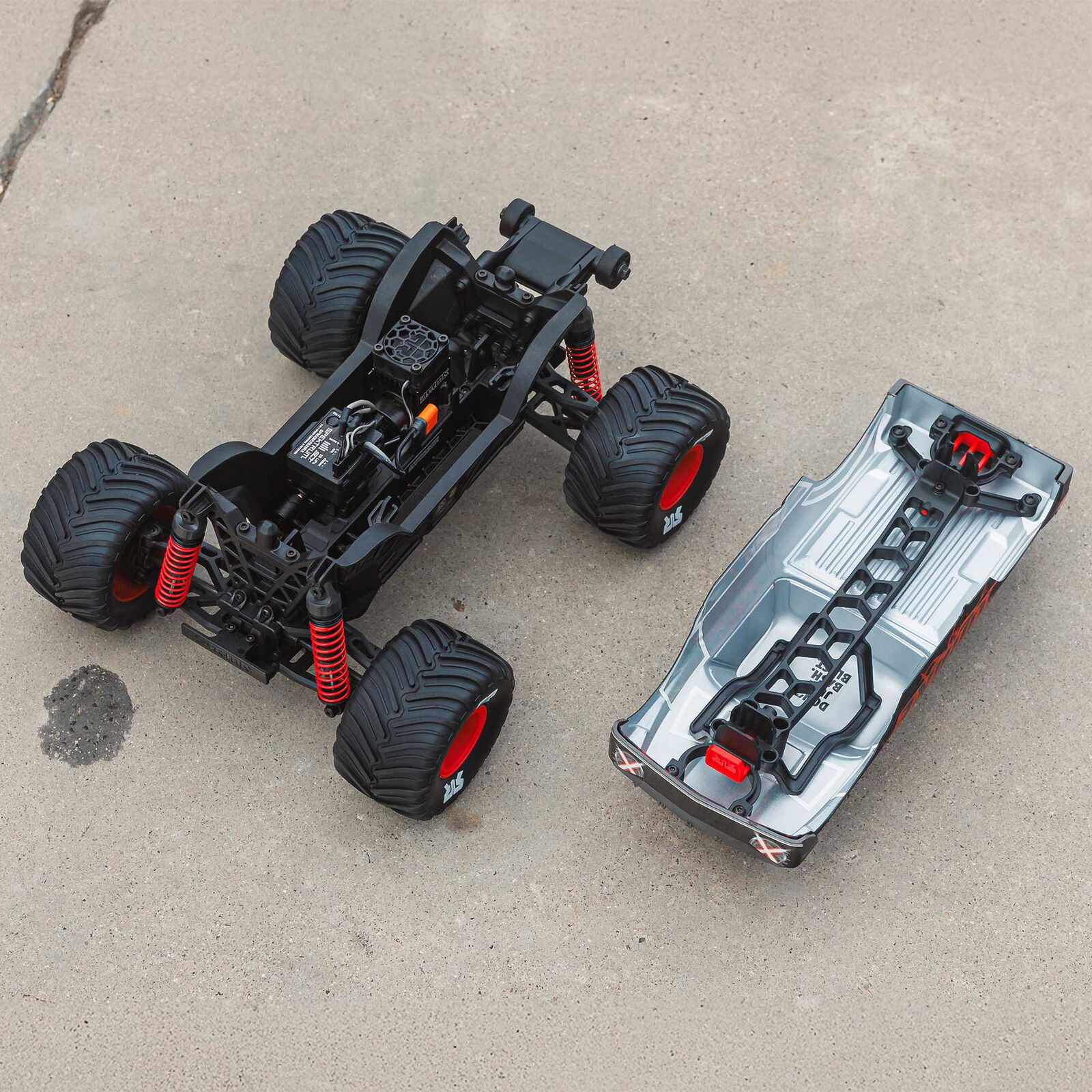 ARRMA 1/16 QUAKE GROM 4X4 RTR Brushed Monster Truck (Battery & Charger Included), Red - Image 6