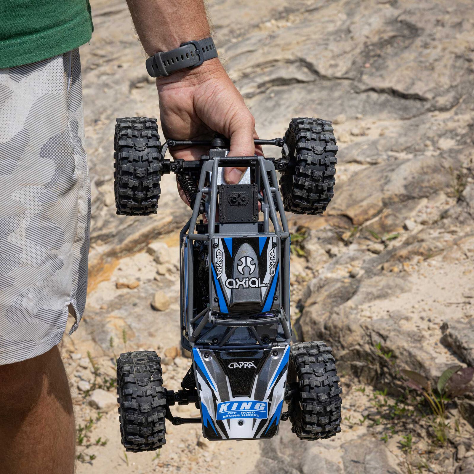 AXIAL 1/18 UTB18 Capra 4WS 4X4 RTR Brushed Rock Crawler (Battery & Charger Included), Blue - Image 7